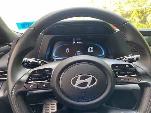 Used 2025 Hyundai Elantra Sport image 13