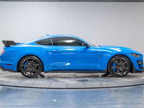 Used 2022 Ford Mustang Shelby GT500 w/ Carbon Fiber Track Pack RWD image 24