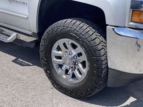 Used 2018 Chevrolet Silverado 2500 LT AWD/4WD image 46