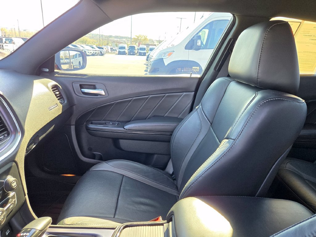 Used 2016 Dodge Charger R/T w/ Plus Group RWD image 29