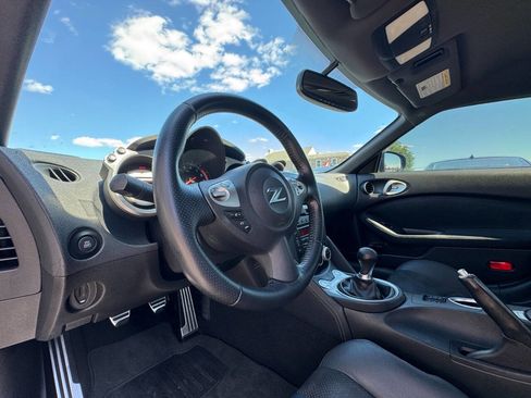 Used 2009 Nissan 370Z Touring image 15