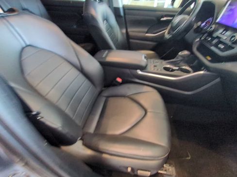 Used 2023 Toyota Highlander XLE AWD/4WD image 25