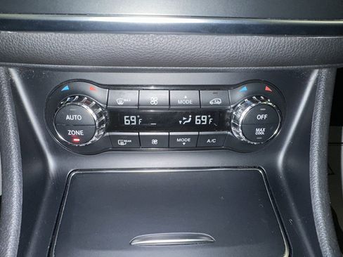 Used 2018 Mercedes-Benz GLA 250 4MATIC image 18