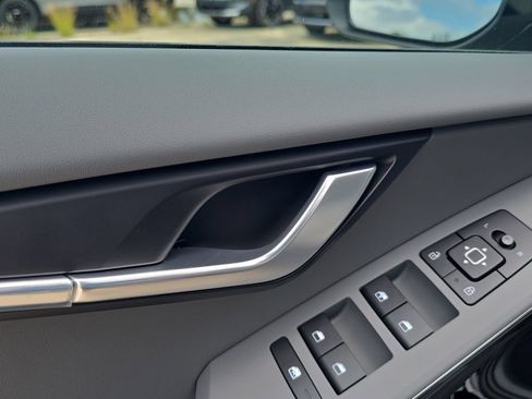 New 2026 Kia Niro EX FWD image 19