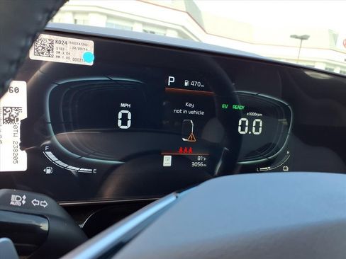 Certified 2025 Kia Niro EX image 13