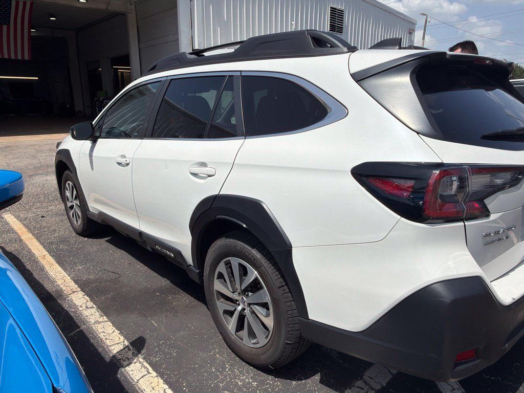 Used 2024 Subaru Outback Premium AWD/4WD image 4