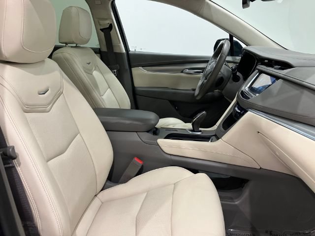 Used 2017 Cadillac XT5 Luxury w/ Driver Awareness Package FWD image 37