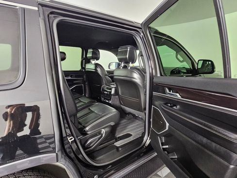 Used 2022 Jeep Wagoneer Series I AWD/4WD image 36