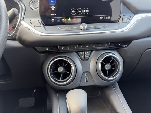 Used 2025 Chevrolet Blazer LT image 23