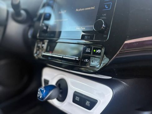 Used 2018 Toyota Prius Three image 25