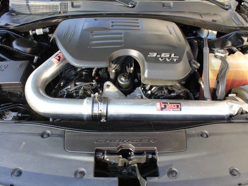 Used 2016 Dodge Charger SE w/ Power Sunroof Group image 23