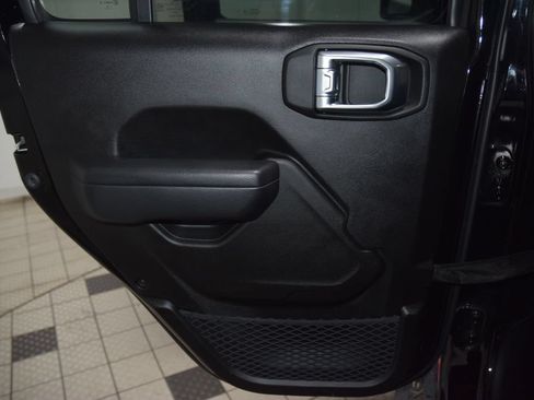 Used 2025 Jeep Gladiator Rubicon AWD/4WD image 42