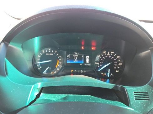 Used 2017 Ford Explorer XLT image 14