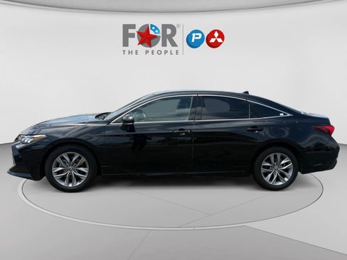 Used 2022 Toyota Avalon XLE FWD image 2