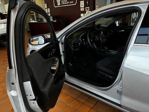 Used 2021 Chevrolet Malibu LT image 11