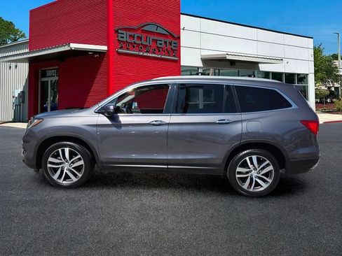 Used 2018 Honda Pilot Touring image 2
