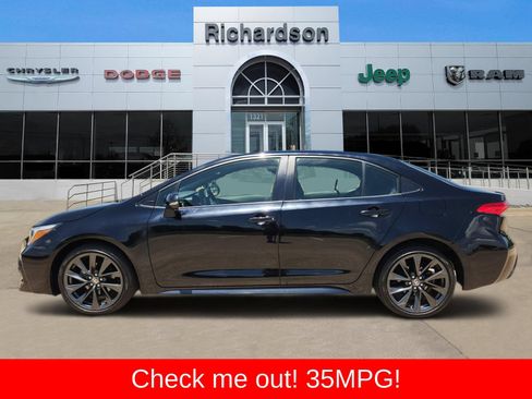 Used 2023 Toyota Corolla SE FWD image 3