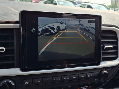 Certified 2023 Hyundai Venue Limited FWD image 17