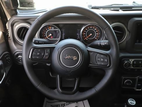 Used 2023 Jeep Gladiator Sport image 21