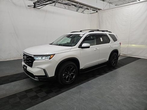 Used 2024 Honda Pilot Elite image 1