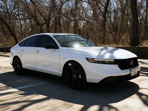 Used 2025 Honda Accord Sport image 2