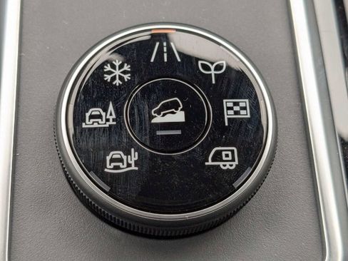 New 2025 Nissan Pathfinder Platinum w/ Black Appearance Package image 35