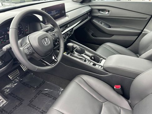 Used 2025 Honda Accord Sport image 9