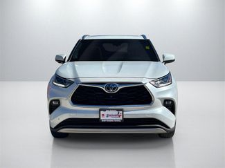 Used 2023 Toyota Highlander Platinum video 2