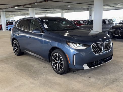 Used 2025 BMW X3 xDrive30i AWD/4WD image 2