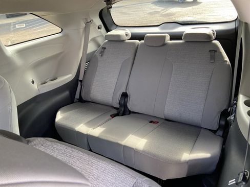 Used 2024 Toyota Sienna LE image 45
