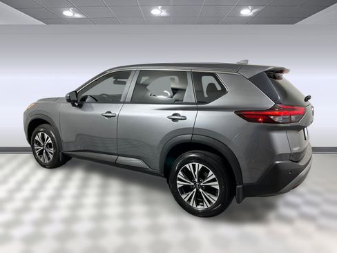 Used 2023 Nissan Rogue SV image 2