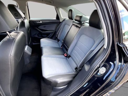 Used 2025 Volkswagen Jetta SE FWD image 20