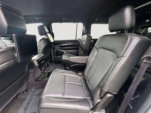 Used 2023 Jeep Wagoneer L Series III w/ Premium Group I image 35