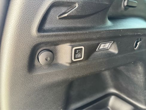 Used 2022 Jeep Grand Cherokee L Laredo image 17