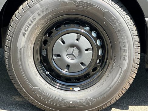 New 2024 Mercedes-Benz eSprinter 170 Cargo image 31