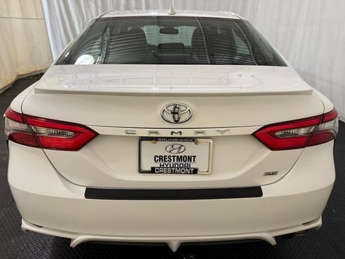 Used 2018 Toyota Camry SE image 9