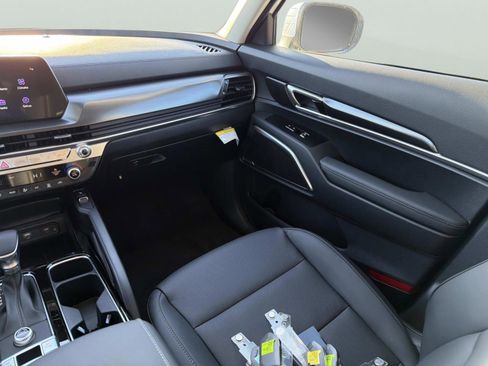 New 2025 Kia Telluride S image 16
