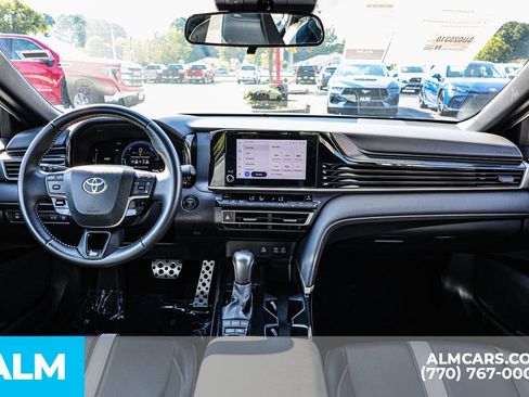Used 2025 Toyota Camry SE image 29