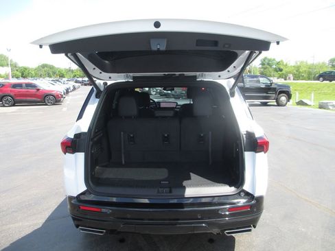 Certified 2025 Buick Enclave Sport Touring FWD image 8