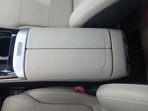 Used 2025 Mercedes-Benz C 300 Sedan image 38