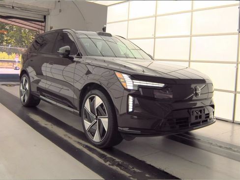 Used 2025 Volvo EX90 Ultra AWD/4WD image 4