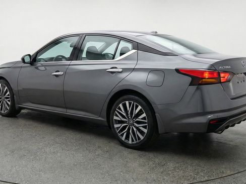 Used 2025 Nissan Altima 2.5 SV FWD image 6