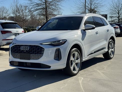 Used 2025 Audi Q5 Premium Plus w/ Premium Plus image 9