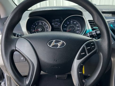 Used 2016 Hyundai Elantra SE FWD image 19