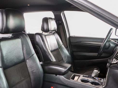 Used 2020 Jeep Grand Cherokee Altitude RWD image 26