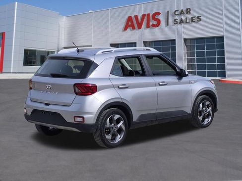 Used 2025 Hyundai Venue SEL FWD image 6