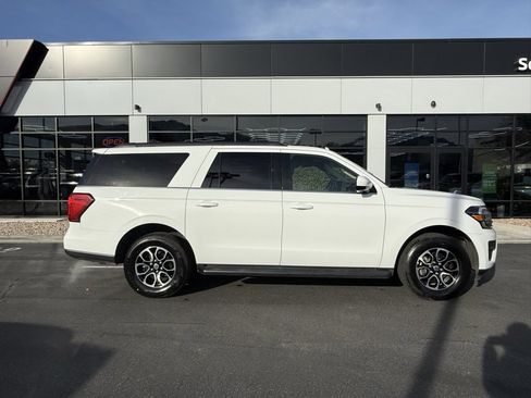 Used 2024 Ford Expedition Max XLT image 8