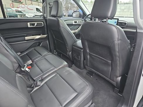 Used 2022 Ford Explorer XLT w/ Equipment Group 202A image 11