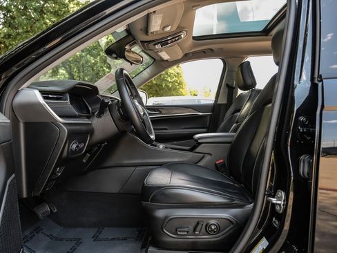 Used 2022 Jeep Grand Cherokee Limited image 4