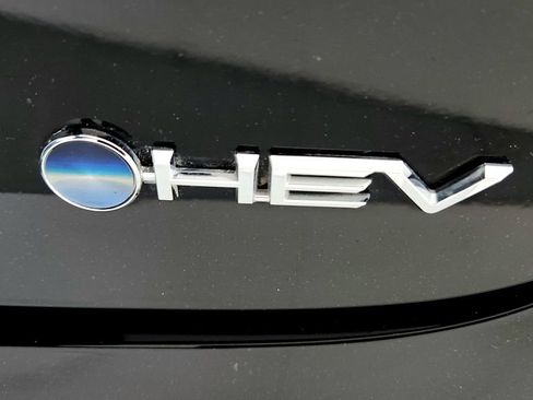 Used 2024 Toyota Prius LE AWD/4WD image 14